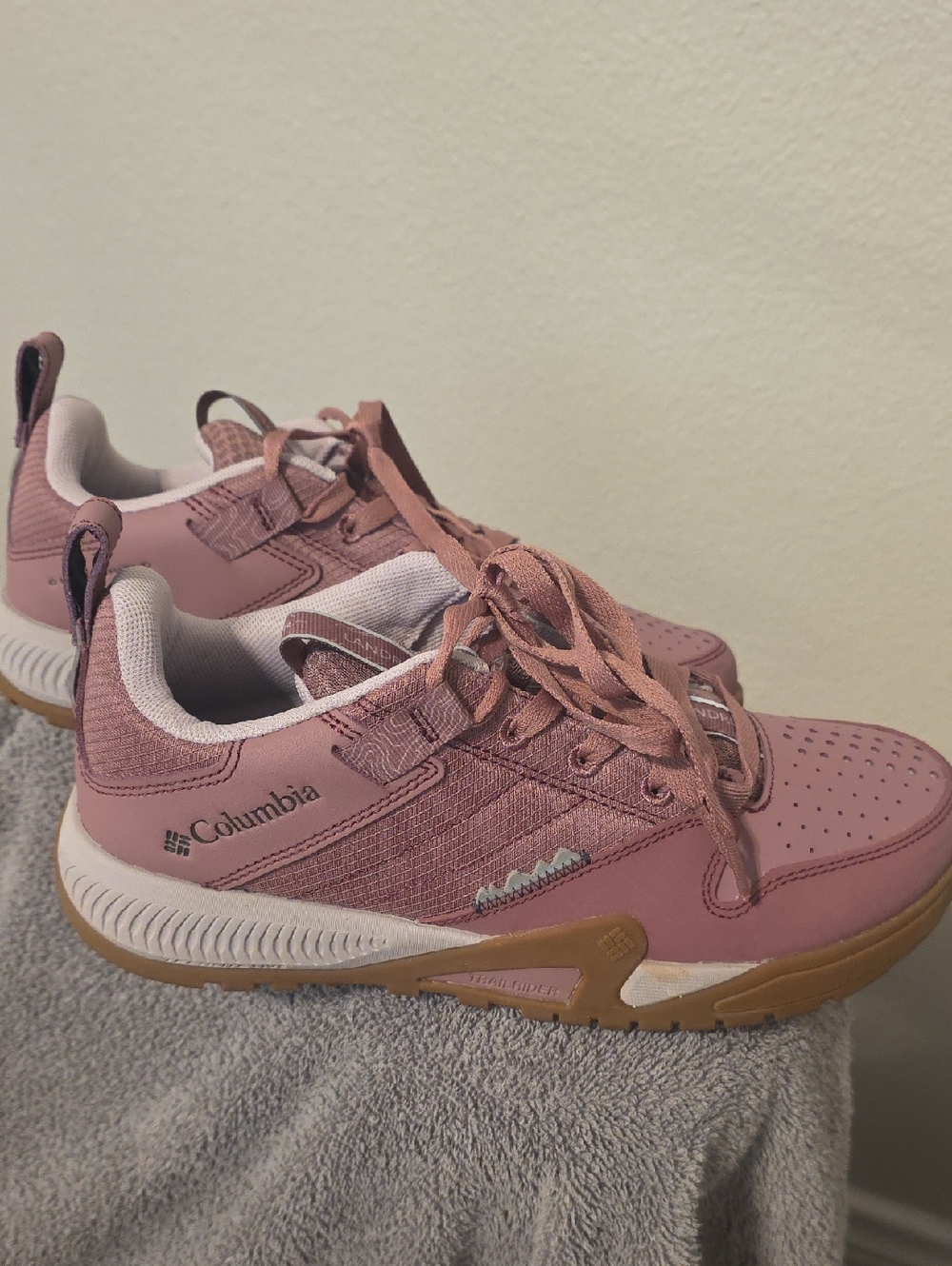 Columbia Women's Mauve Pink Athletic Trail Shoe LANDROAMER TRAILRIDER